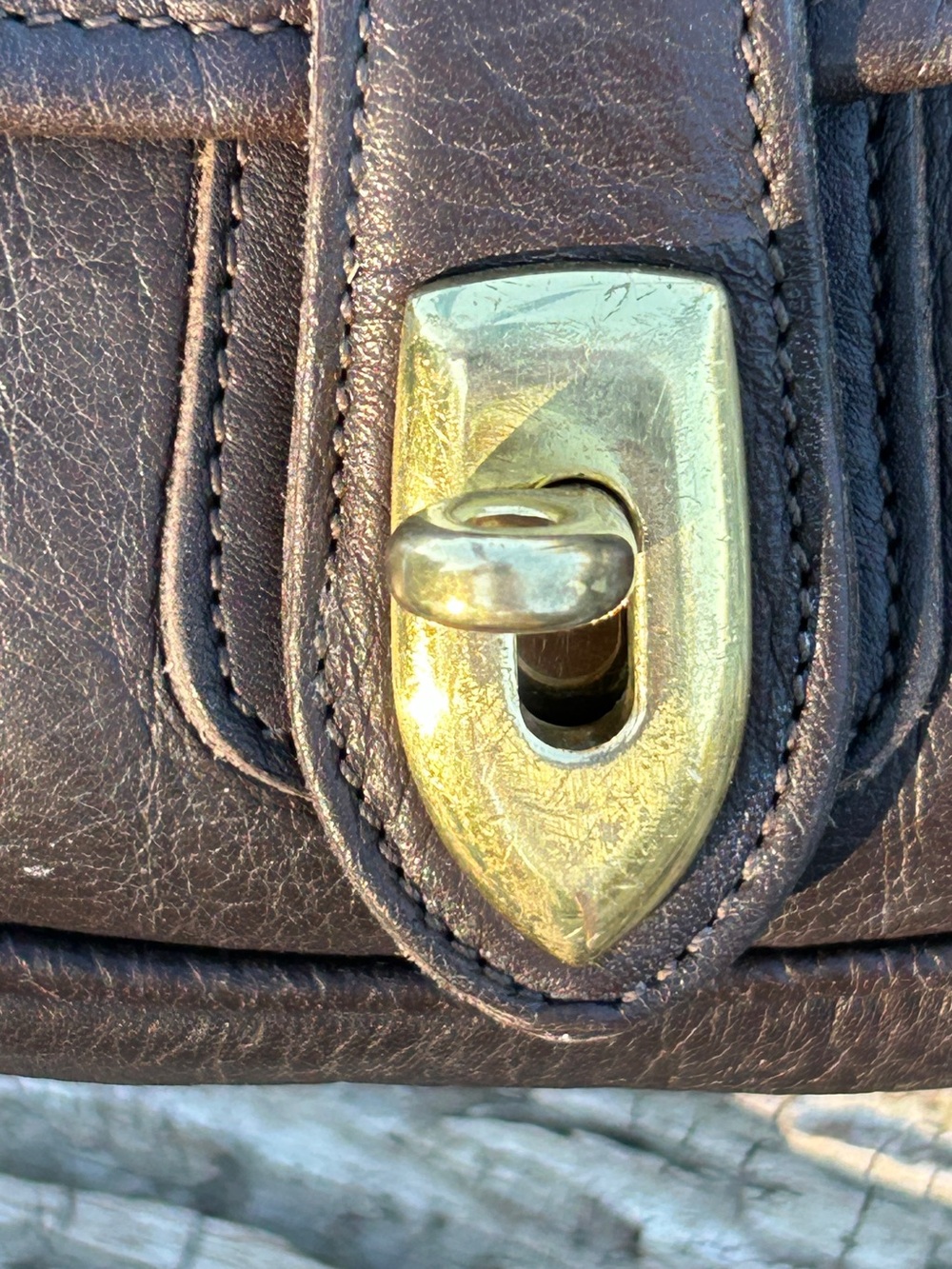Vintage Dooney & Bourke All-Weather Leather Horseshoe Saddle Bag U115 - Picture 5 of 16